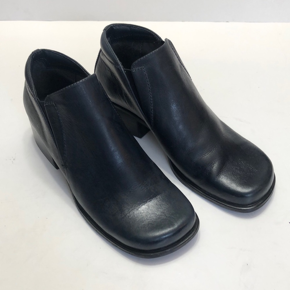 Markon Queen Navy Blue Leather Slip-on Block Heel Shooties size 7